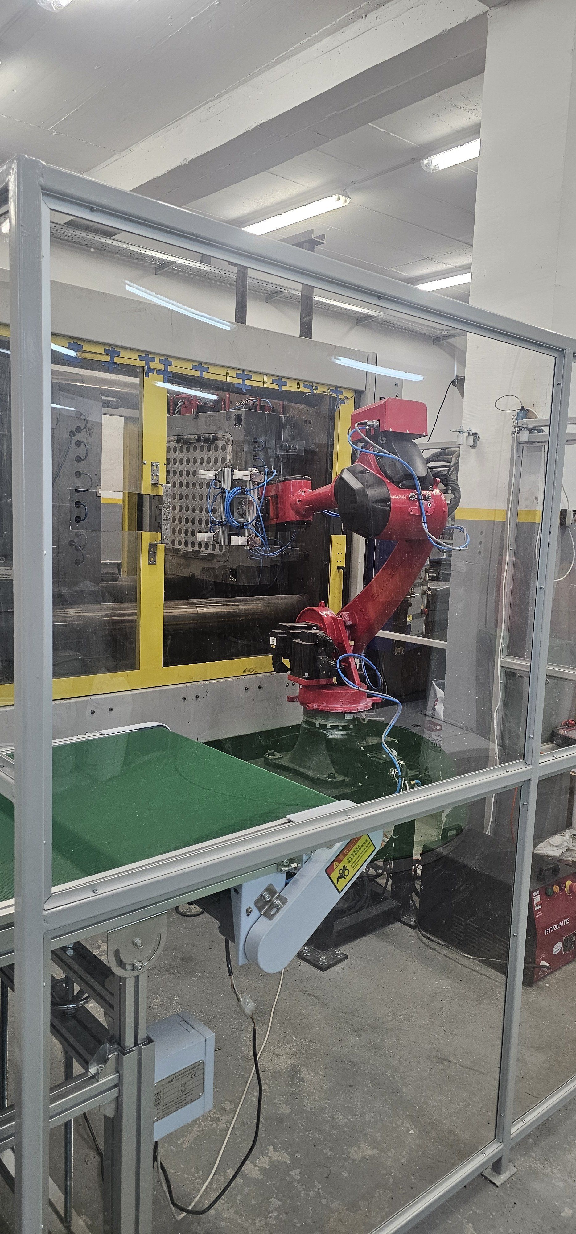 Six-Axis Robot Integration for Injection Molding Plate Handling — MetalPlast - Image 5